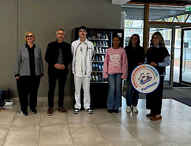Kinderfreundliche Kommune Schülerhaushalt ermöglicht neuen Snackautomaten an der Mittelschule Puchheim Foto Kinderfreundliche Kommune Schülerhaushalt ermöglicht neuen Snackautomaten an der Mittelschule Puchheim Foto